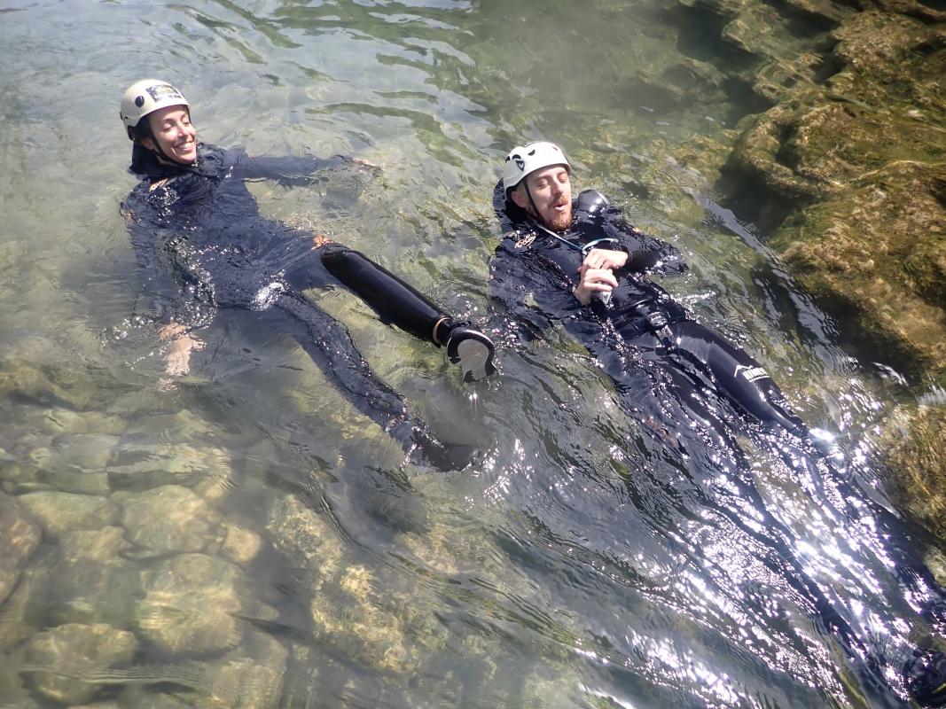 Una actividad para disfrutar en la época de calor, combinando la ferrata y el barranco que discurre por el Cañón del Júcar en Cuenca