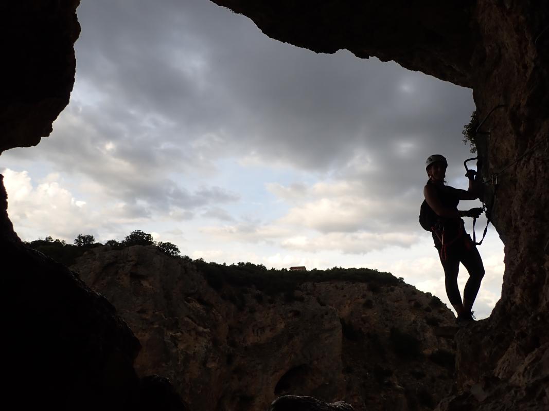 Una vía ferrata espectacular y divertida que discurre por un entorno maravilloso atravesando los cortados de Villalba y el cañón del Júcar.