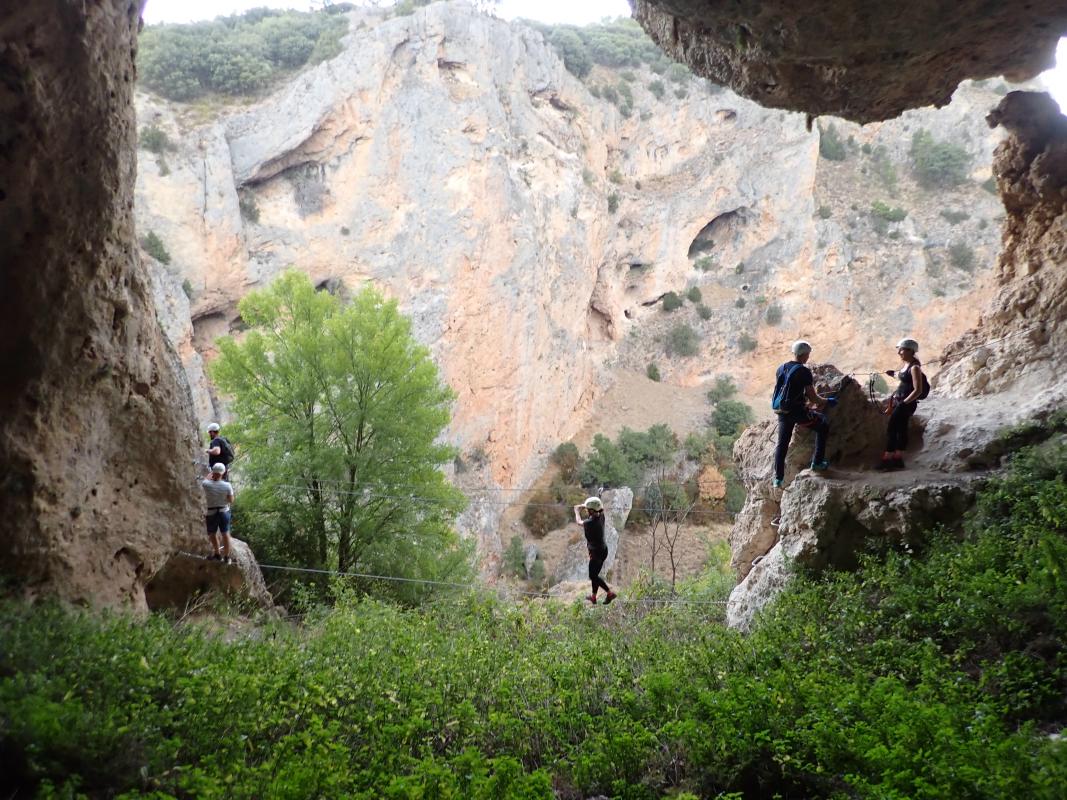 Una vía ferrata espectacular y divertida que discurre por un entorno maravilloso atravesando los cortados de Villalba y el cañón del Júcar.