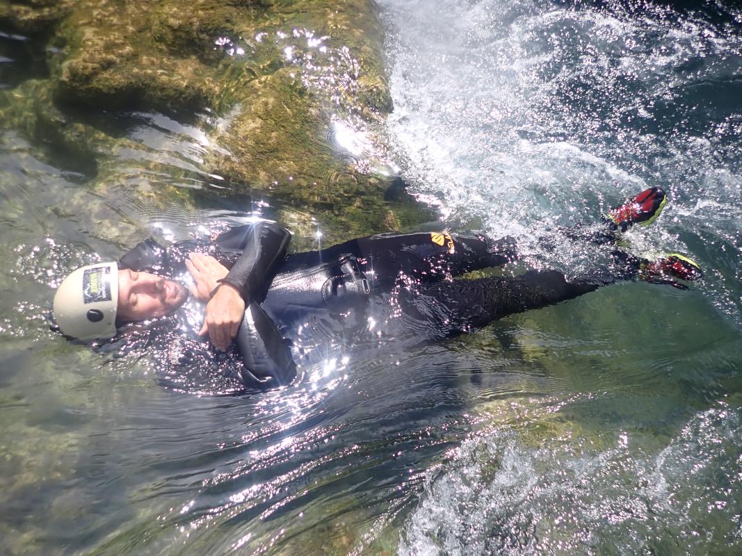 El descenso del barranco Cañón del Júcar es perfecto para iniciarse en la práctica del barranquismo, se encuentra muy cerca de la ciudad de Cuenca, en la población Villalba de la Sierra.