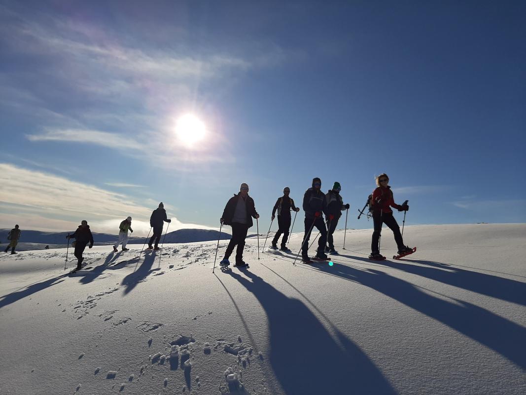 Realizaremos una ruta con Raquetas de Nieve por el Parque Nacional de la Sierra de Guadarrama para ascender hasta el circo glaciar, la Laguna Grande y el refugio de montaña de Zabala.