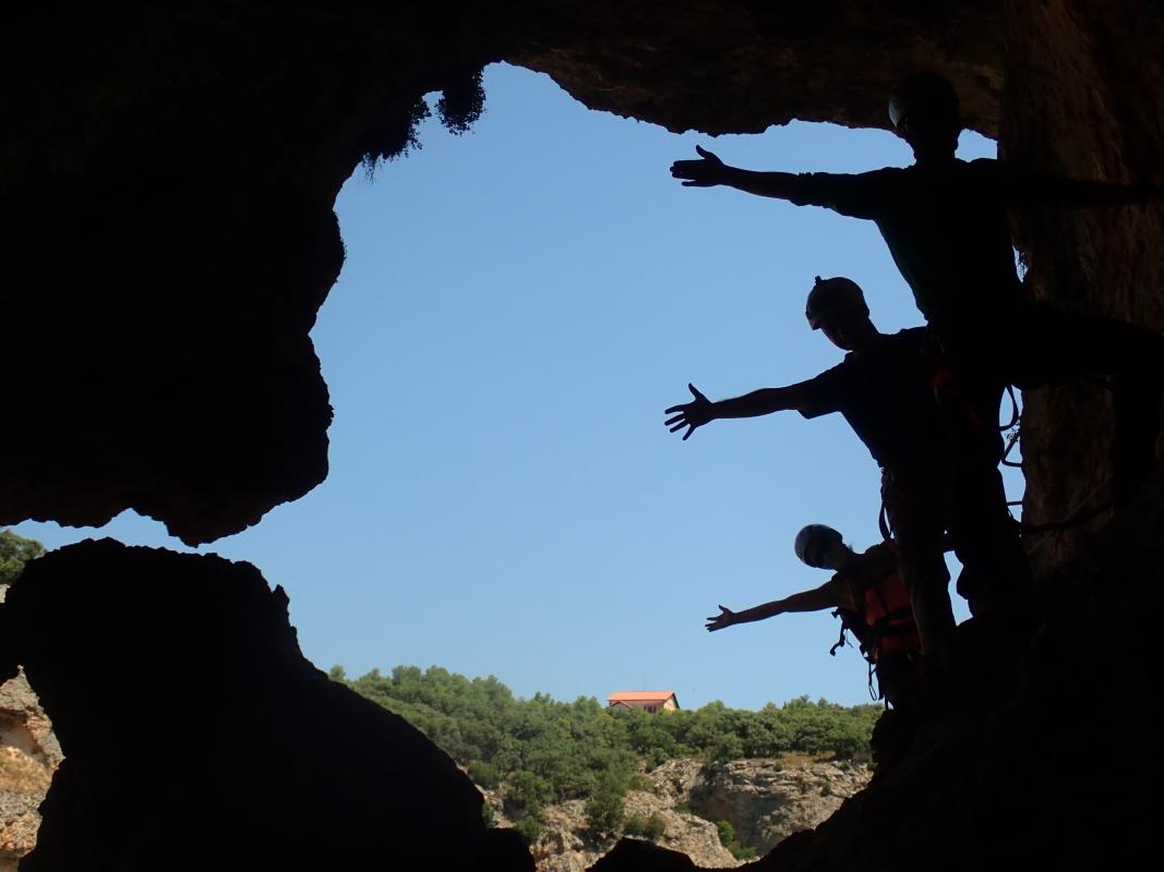 Una actividad para disfrutar en la época de calor, combinando la ferrata y el barranco que discurre por el Cañón del Júcar en Cuenca